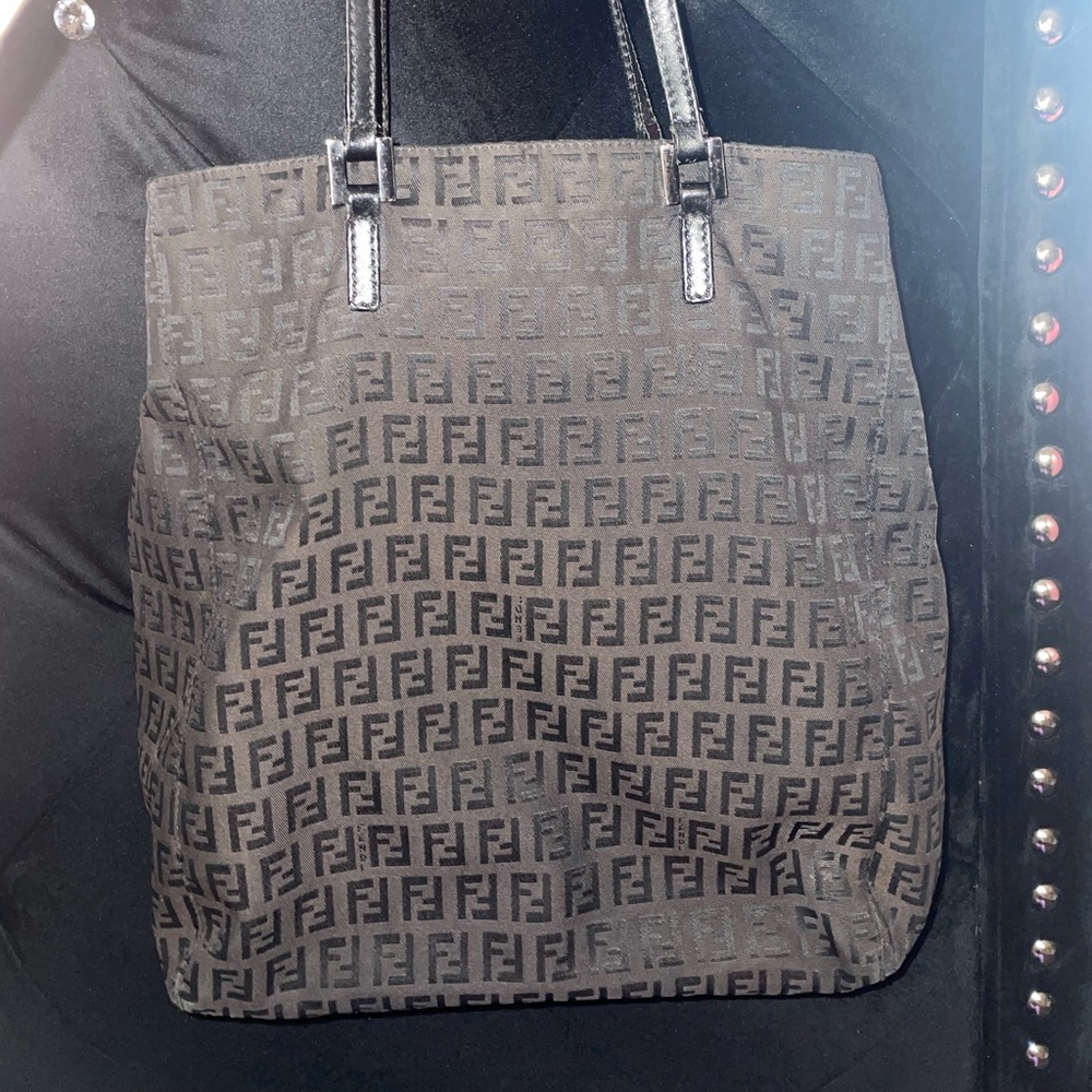 Fendi tote bag very cute !! Vintage